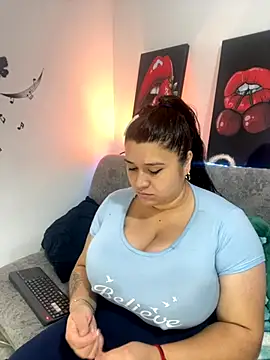 Snapshot of SafiroFer chatting on 10-21-25, 09:04 SafiroFer online show from 10-21-25, 09:04