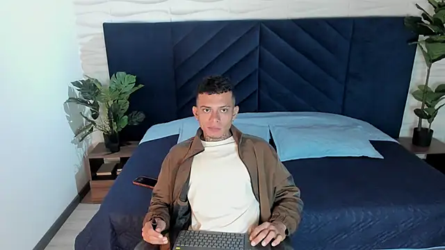 MrJustin  online show from 09-14-25, 08:19