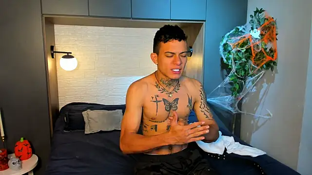 MrJustin  online show from 10-26-25, 08:26