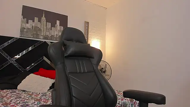 iamCharlotte19 online show from 10-01-25, 07:20