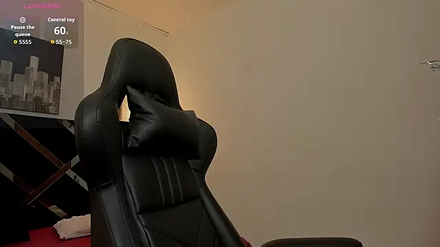 Snapshot of iamCharlotte19 chatting on 10-17-25, 07:27 iamCharlotte19 online show from 10-17-25, 07:27