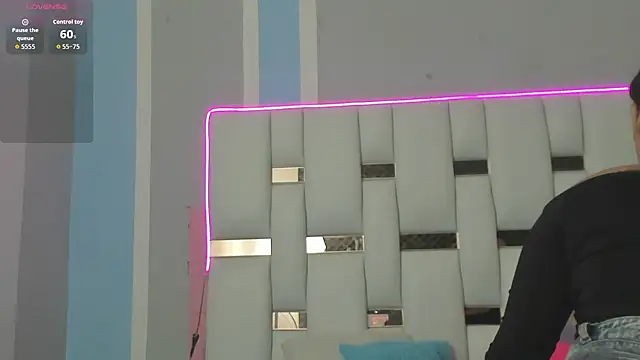 Snapshot of iamCharlotte19 chatting on 11-10-25, 07:35 iamCharlotte19 online show from 11-10-25, 07:35