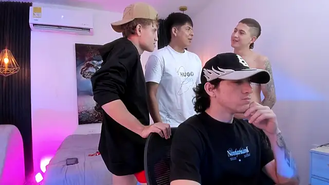 Snapshot of Handsomeboyss19 chatting on 11-20-25, 02:23 Handsomeboyss19 online show from 11-20-25, 02:23