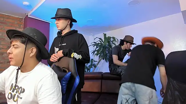 Snapshot of Handsomeboyss19 chatting on 11-22-25, 02:21 Handsomeboyss19 online show from 11-22-25, 02:21