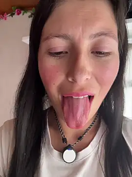 Snapshot of Mia_salinass chatting on 11-20-25, 06:07 Mia salinass online show from 11-20-25, 06:07