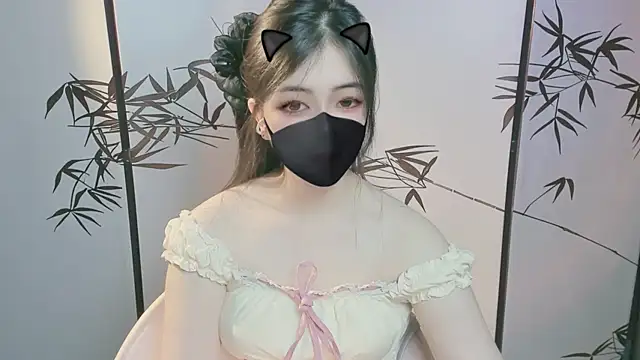 Snapshot of Sparkly_Candy chatting on 10-19-25, 03:01 Sparkly Candy online show from 10-19-25, 03:01