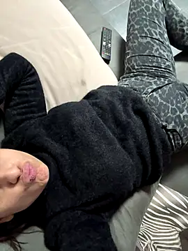 BabyLeopard online show from 10-20-25, 05:46