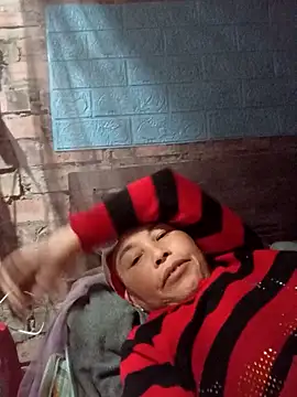 me-cute online show from 11-17-25, 04:35