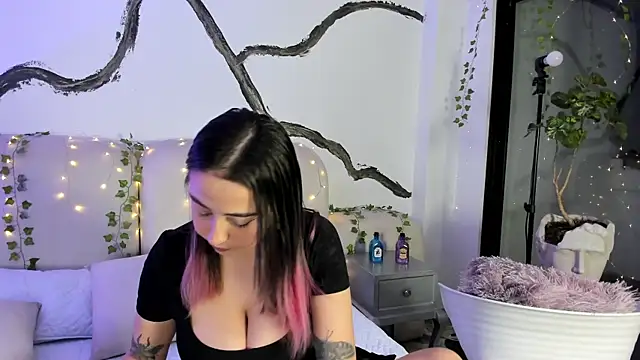 SarahCastro1  online show from 10-08-25, 04:32