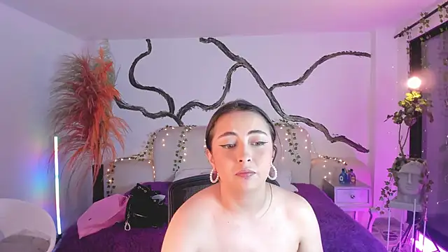 SarahCastro1  online show from 10-13-25, 04:12