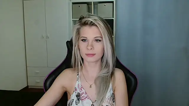 Snapshot of KristineGlow chatting on 03-05-26, 07:26 KristineGlow online show from 03-05-26, 07:26