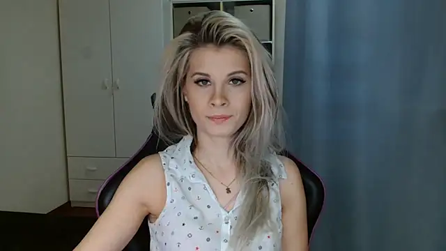 Snapshot of KristineGlow chatting on 03-11-26, 07:14 KristineGlow online show from 03-11-26, 07:14