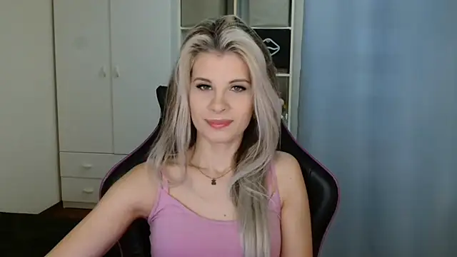 Snapshot of KristineGlow chatting on 03-17-26, 07:12 KristineGlow online show from 03-17-26, 07:12