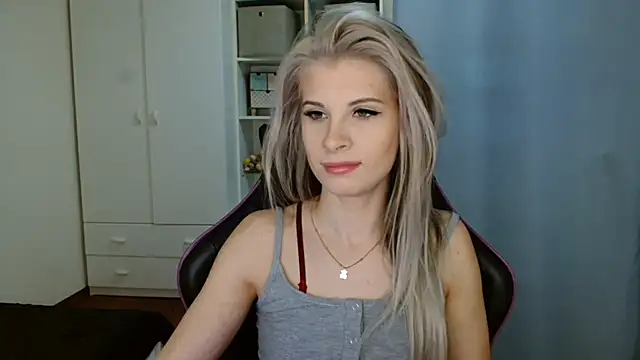 Snapshot of KristineGlow chatting on 03-24-26, 07:13 KristineGlow online show from 03-24-26, 07:13