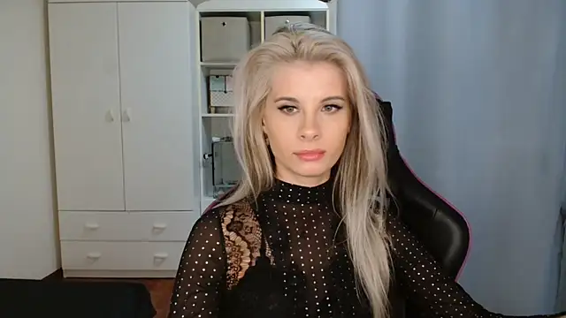 Snapshot of KristineGlow chatting on 03-30-26, 06:20 KristineGlow online show from 03-30-26, 06:20