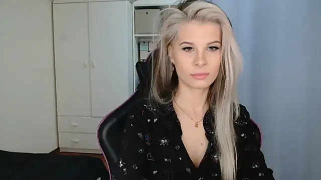 Snapshot of KristineGlow chatting on 04-07-26, 06:25 KristineGlow online show from 04-07-26, 06:25