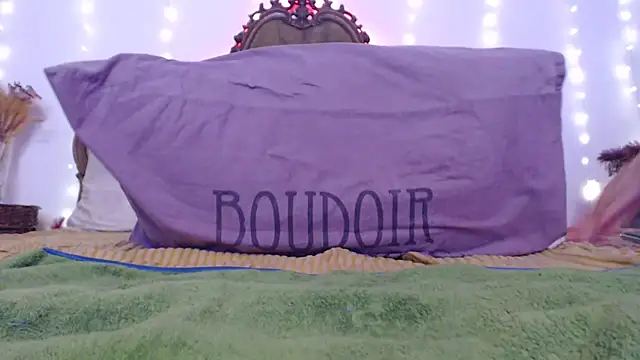 Snapshot of SilkenSin chatting on 11-17-25, 10:37 SilkenSin online show from 11-17-25, 10:37