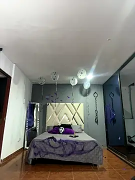 Sophia moons online show from 10-24-25, 03:14