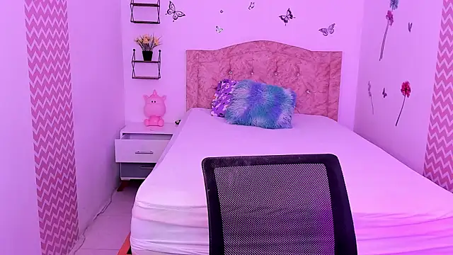 juliana reynolds online show from 11-19-25, 01:11