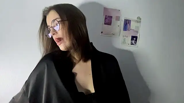 Snapshot of HoneyMist chatting on 09-16-25, 03:13 HoneyMist online show from 09-16-25, 03:13