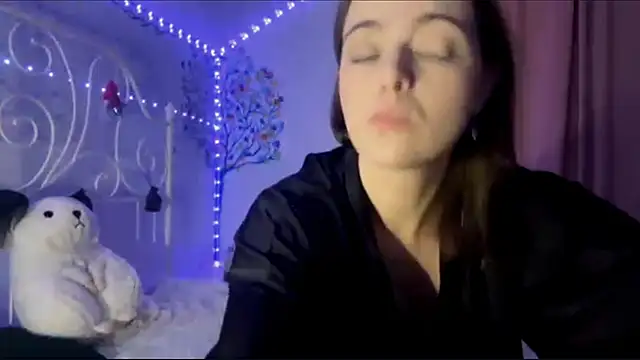 Snapshot of HoneyMist chatting on 09-26-25, 06:12 HoneyMist online show from 09-26-25, 06:12