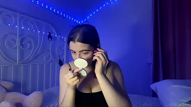 Snapshot of HoneyMist chatting on 10-04-25, 06:06 HoneyMist online show from 10-04-25, 06:06