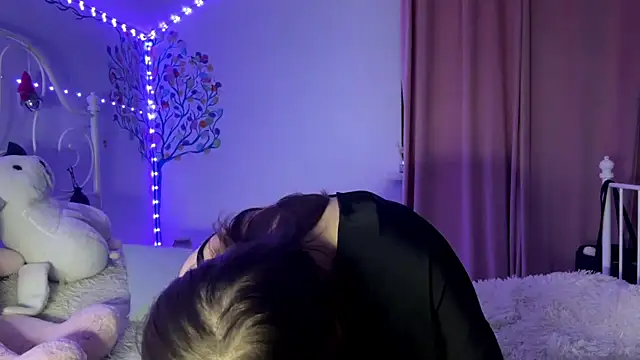 Snapshot of HoneyMist chatting on 10-08-25, 06:05 HoneyMist online show from 10-08-25, 06:05