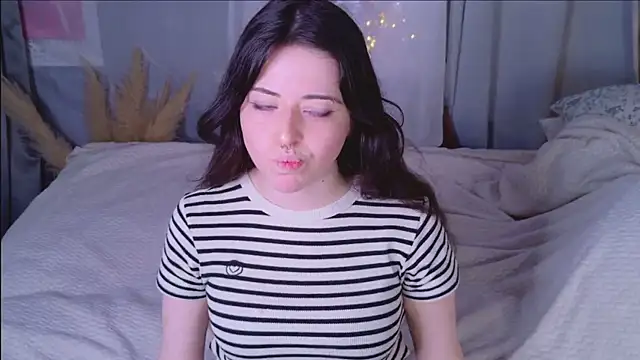 SoftAmora online show from 01-10-26, 06:48