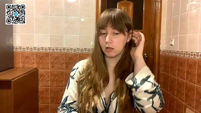 Snapshot of MaroonMoon_ chatting on 10-09-25, 07:45 MaroonMoon online show from 10-09-25, 07:45