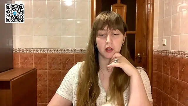 Snapshot of MaroonMoon_ chatting on 10-10-25, 07:46 MaroonMoon online show from 10-10-25, 07:46