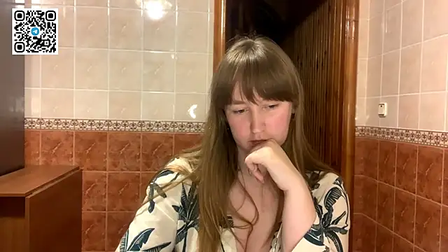 Snapshot of MaroonMoon_ chatting on 10-27-25, 08:35 MaroonMoon online show from 10-27-25, 08:35