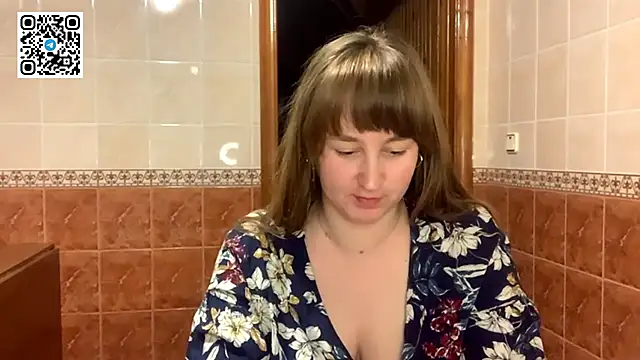 Snapshot of MaroonMoon_ chatting on 10-28-25, 08:22 MaroonMoon online show from 10-28-25, 08:22