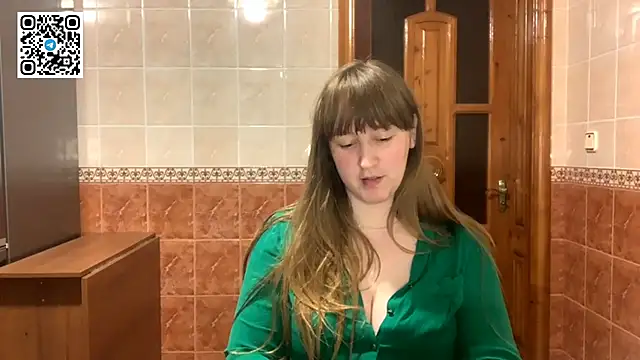 Snapshot of MaroonMoon_ chatting on 11-08-25, 08:40 MaroonMoon online show from 11-08-25, 08:40