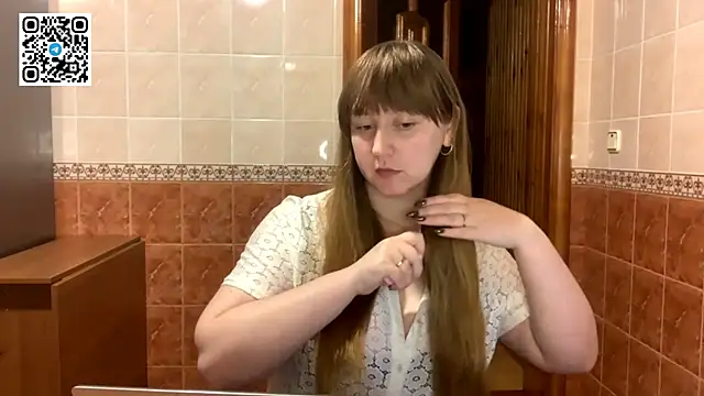 Snapshot of MaroonMoon_ chatting on 11-17-25, 09:09 MaroonMoon online show from 11-17-25, 09:09