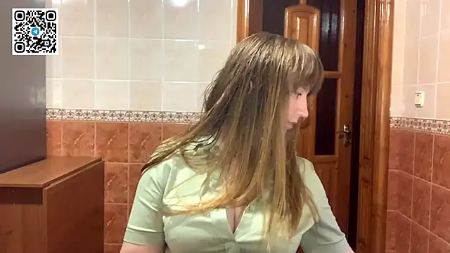 Snapshot of MaroonMoon_ chatting on 11-18-25, 08:35 MaroonMoon online show from 11-18-25, 08:35