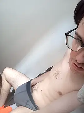 Snapshot of oscartres chatting on 10-22-25, 02:06 oscartres online show from 10-22-25, 02:06