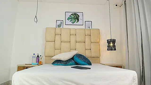 Snapshot of elizawiliamst chatting on 10-10-25, 11:53 elizawiliamst online show from 10-10-25, 11:53