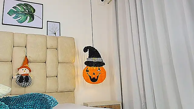 Snapshot of elizawiliamst chatting on 10-18-25, 01:34 elizawiliamst online show from 10-18-25, 01:34