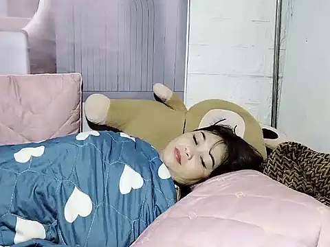 Lyly nuce online show from 11-11-25, 02:00