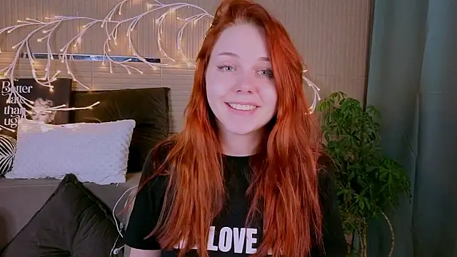 Snapshot of PollyVinice chatting on 02-11-26, 02:00 PollyVinice online show from 02-11-26, 02:00