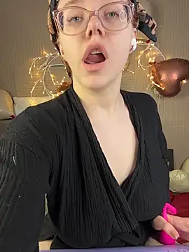 Snapshot of PollyVinice chatting on 02-18-26, 12:45 PollyVinice online show from 02-18-26, 12:45