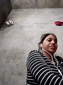 Snapshot of Sandhya_x chatting on 11-08-25, 09:35 Sandhya x online show from 11-08-25, 09:35