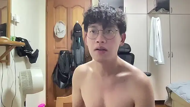 Snapshot of Passionatetwink2 chatting on 10-15-25, 11:32 Passionatetwink2 online show from 10-15-25, 11:32