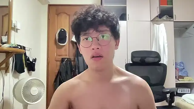 Snapshot of Passionatetwink2 chatting on 11-06-25, 04:19 Passionatetwink2 online show from 11-06-25, 04:19