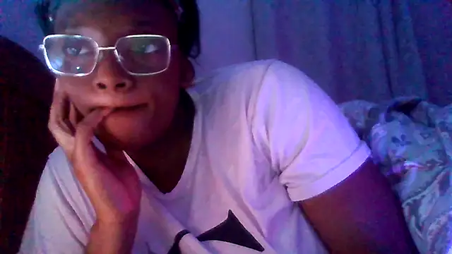 Snapshot of SexyGemBeautyX chatting on 11-23-25, 06:19 SexyGemBeautyX online show from 11-23-25, 06:19