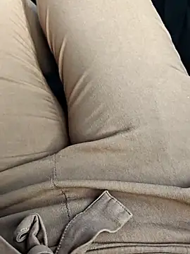 Snapshot of Horny_mummy chatting on 11-04-25, 01:21 Horny mummy online show from 11-04-25, 01:21