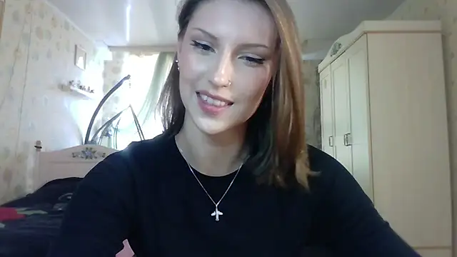 Snapshot of RuxaShade chatting on 10-15-25, 11:10 RuxaShade online show from 10-15-25, 11:10