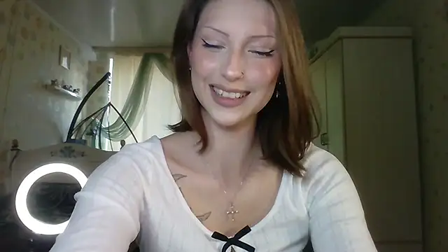 Snapshot of RuxaShade chatting on 11-14-25, 11:09 RuxaShade online show from 11-14-25, 11:09