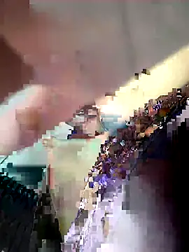 Snapshot of lauramartins7 chatting on 10-22-25, 05:13 lauramartins7 online show from 10-22-25, 05:13