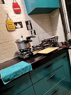 SIZZLER 1100 online show from 10-13-25, 05:35